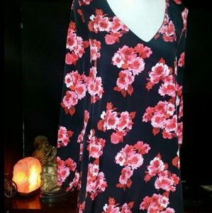 Peace Love Floral design size large NWT